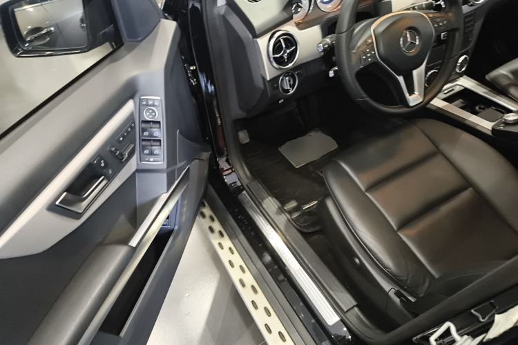 Used Mercedes-Benz GLK-Class 2013 GLK 300 4MATIC Dynamic Sunroof Model
