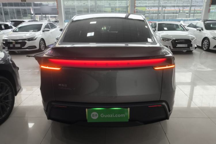 Used Tesla Model Y 2025 Rear-Wheel-Drive Version