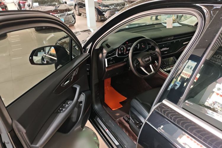 Used Audi Q7 2022 55 TFSI quattro S line Sport model
