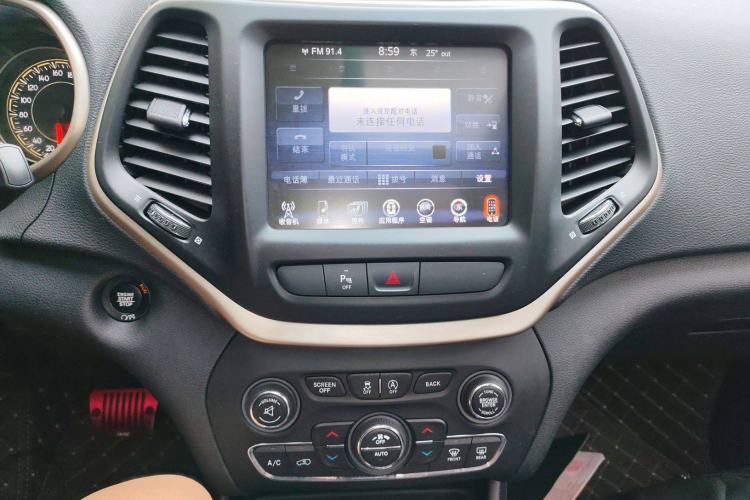 Used  Cherokee 2017 2.4L Leading Smart Edition
