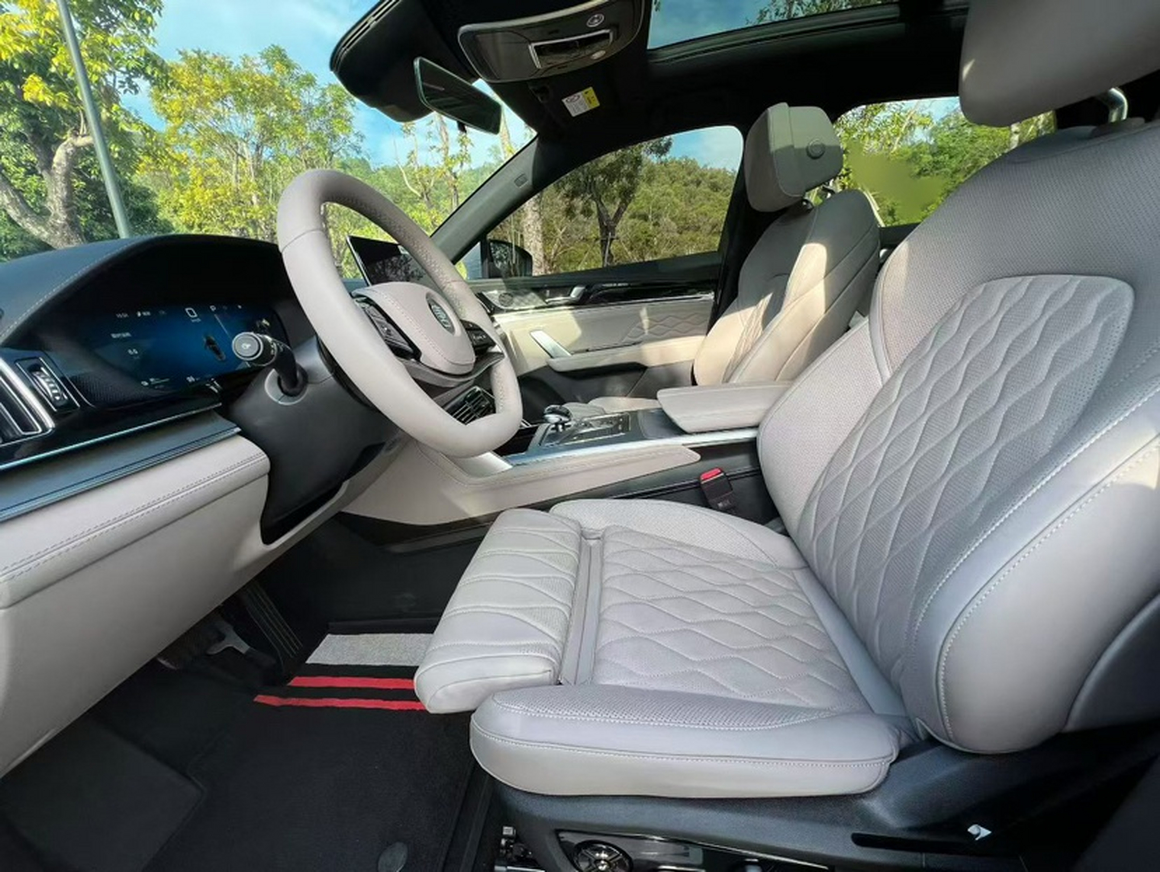 Переднее сиденье в автомобиле