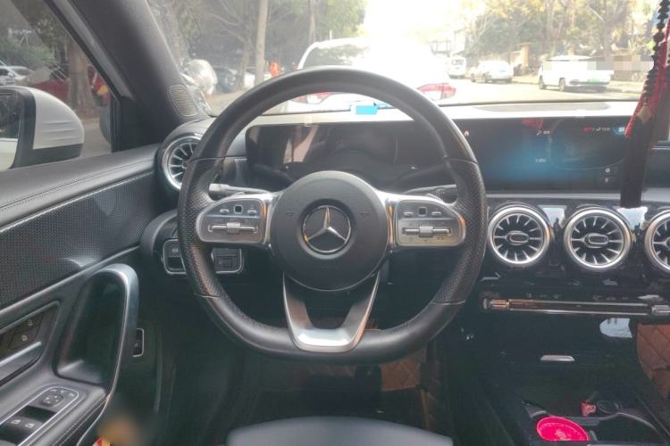 Used Mercedes-Benz A-Class 2022 Second Facelift A 200 L Sport Sedan Fashion Version
