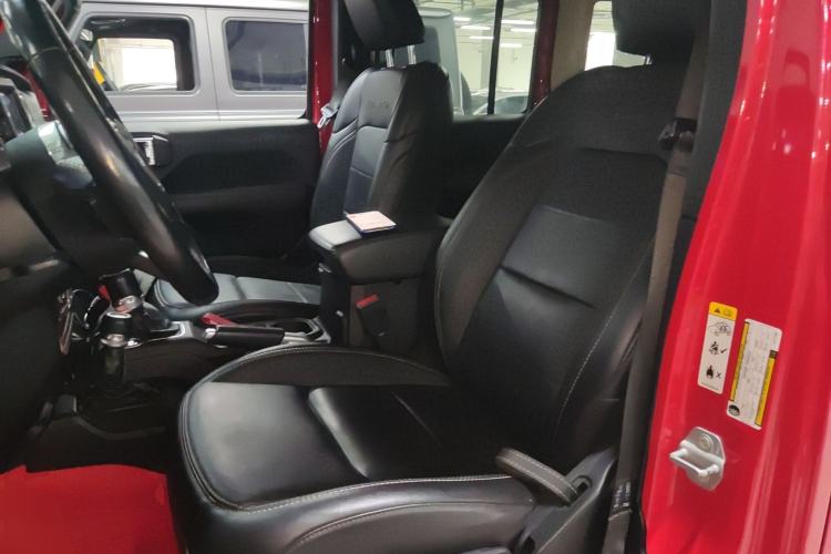 Used  Wrangler 2019 2.0T Sahara Four-Door Version China VI Emission Standard
