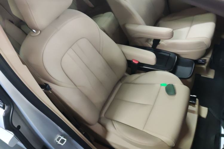 Used Buick GL8 New Energy 2025 Lu Shang Luxury Edition 7-Seater
