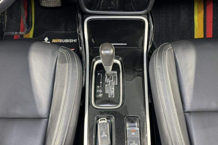 Used Mitsubishi Outlander 2019 2.0L Two-Wheel Drive Comfort Edition 5 Seats China VI Standard