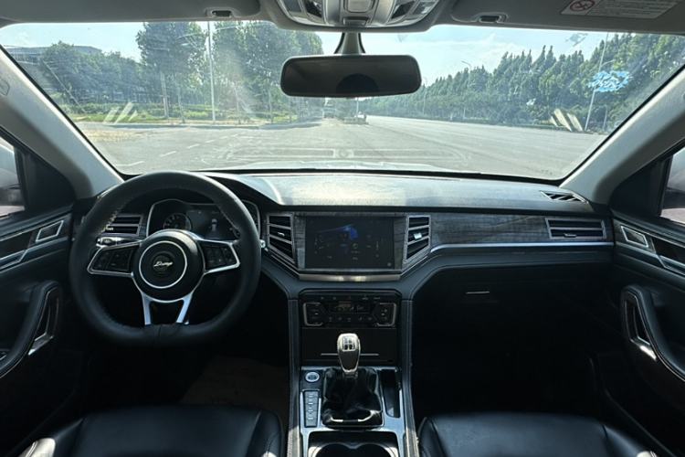 Used Zotye Domy X7 2017 1.8T Manual Luxury Model
