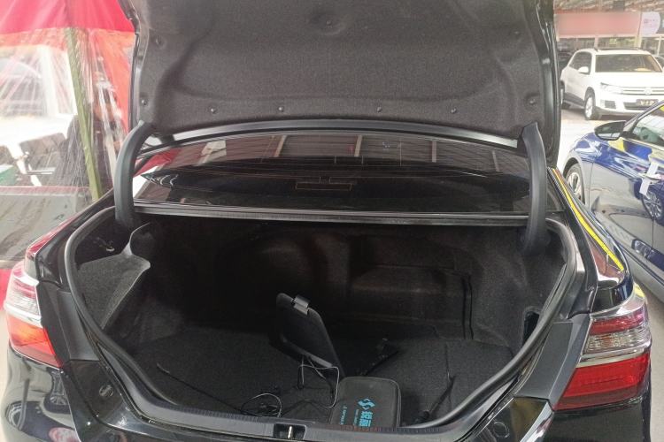 Used Toyota Camry 2016 Dual-Engine 2.5 HG 10th Anniversary Deluxe Navigation Edition
