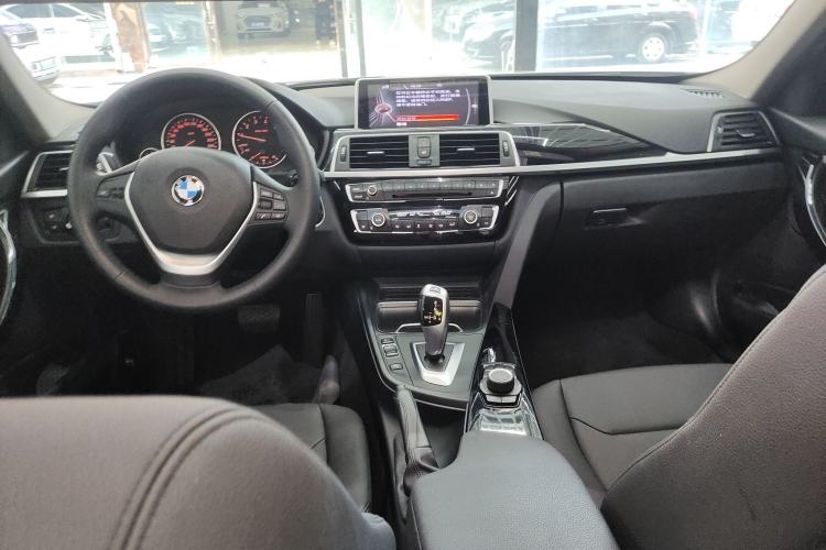 Used BMW 3 Series 2017 318i Fashion Model
