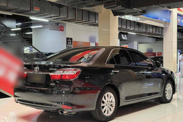 Used Toyota Camry 2016 2.0G 10th Anniversary Leading Edition
