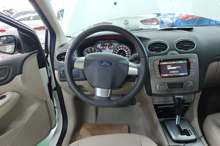 Used Ford Focus 2013 Hatchback Classic 1.8L Automatic Fashion Edition
