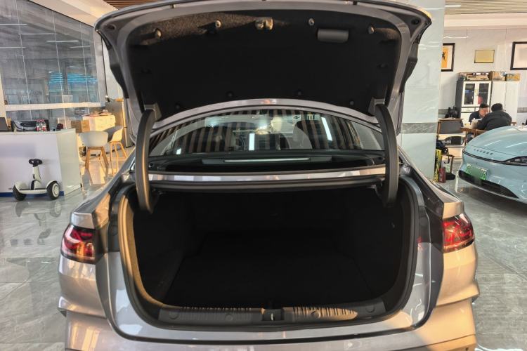 Used BYD Qin L 2025 DM-i Smart Drive 120KM Excellence Model
