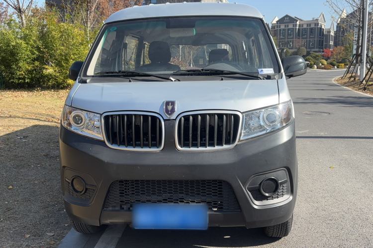 Used Jinbei Hiace X30 2023 1.5L Super-Comfortable Passenger Van 5/6/7-Seater Non-Air-Conditioned Version Model SWC15M
