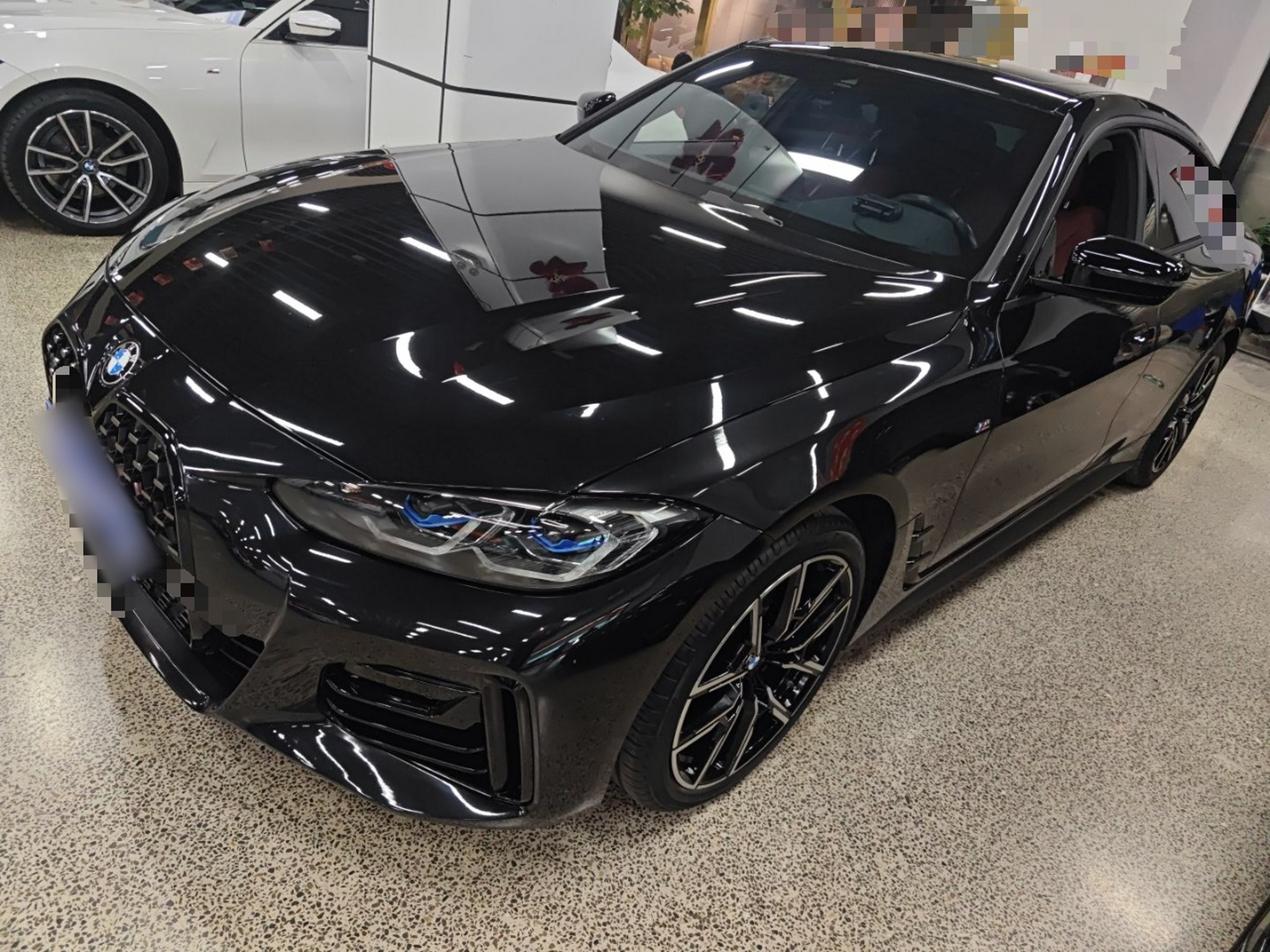 Под передней частью автомобиля