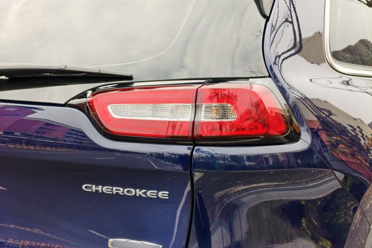 Used  Cherokee 2016 2.4L Professional Smart Version
