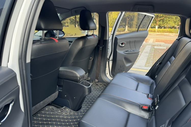 Used Toyota YARiS L 2022 X-Trail 1.5L CVT Luxury PLUS Edition
