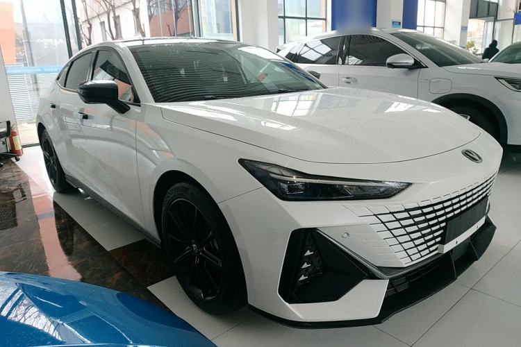 Used Changan UNI-V 2022 1.5T Prestige Version