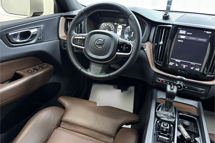 Used Volvo XC60 2021 T5 4x4 Smart Luxury Edition
