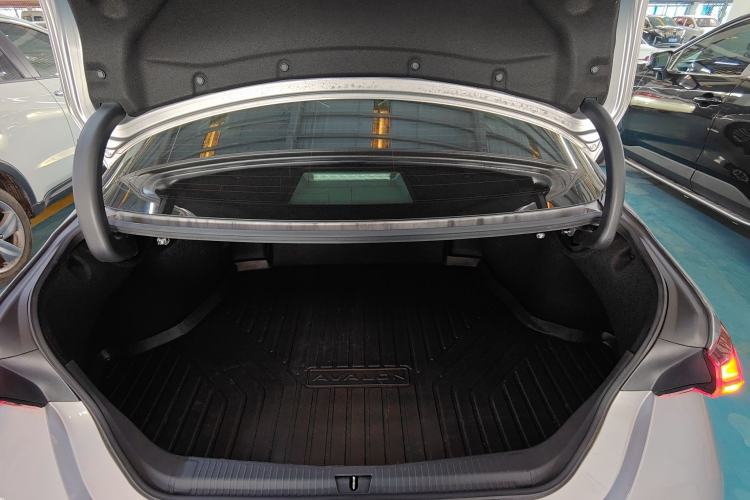 Used Toyota Avalon 2019 Dual-Engine 2.5L XLE Prestige Version China VI Standard
