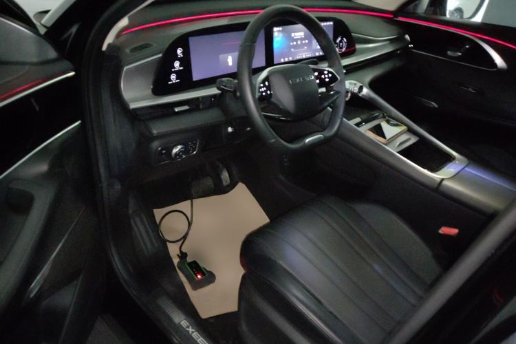 Used  Lingyun 2024 300T Two-Wheel Drive Starlight Edition
