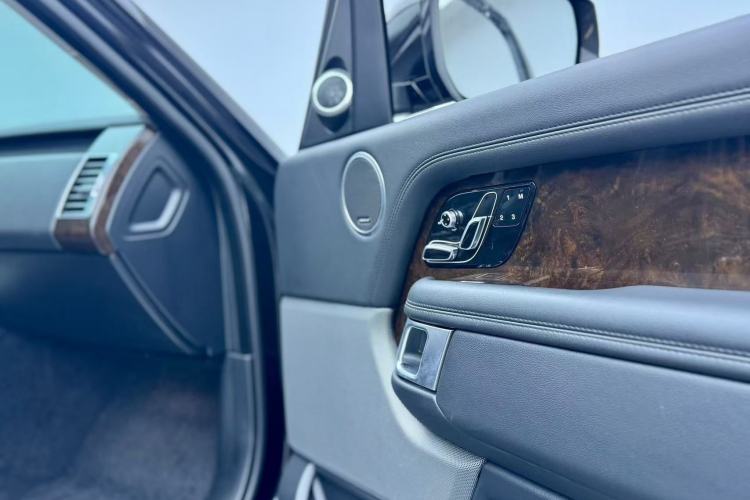 Used Land Rover Range Rover 2022 3.0 L6 360 PS Grand Edition
