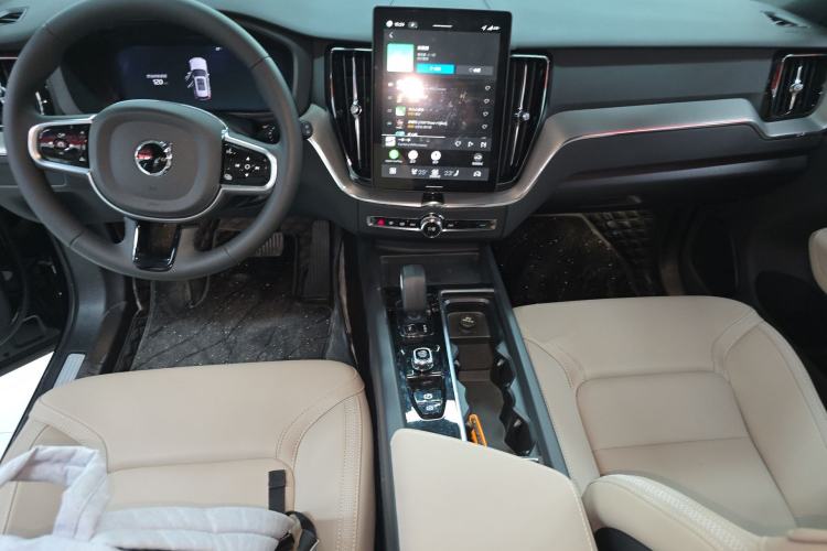 Used Volvo XC60 2026 B5 4x4 Smart Luxury Edition
