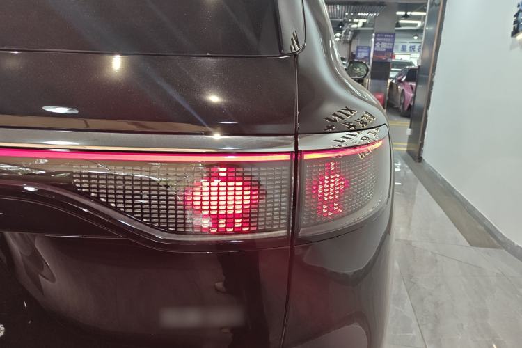 Used Hima AITO M8 2025 Extended-Range Max+ Version 53.4 kWh 6-Seater Edition