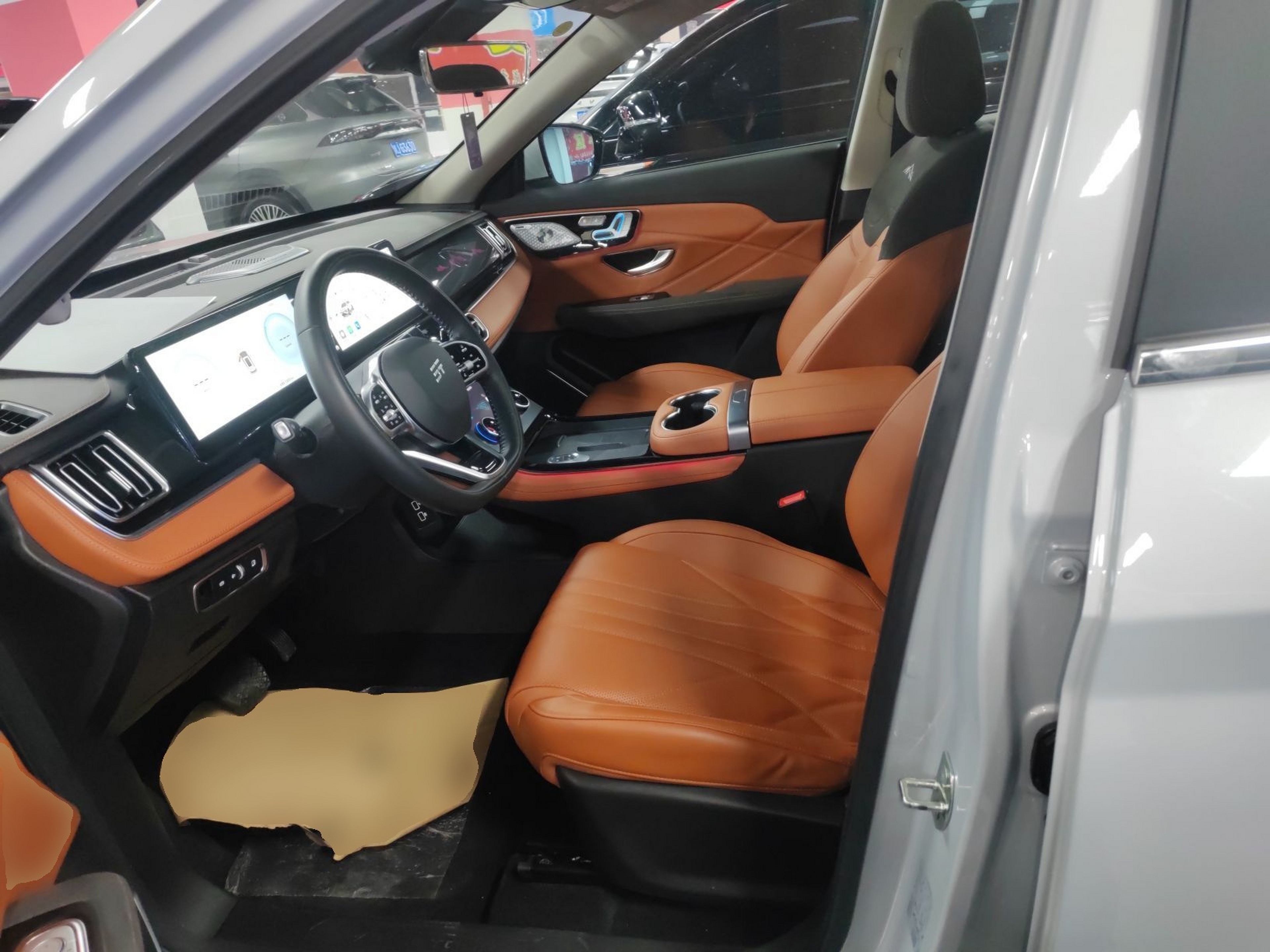 المقاعد الأمامية داخل السيارة