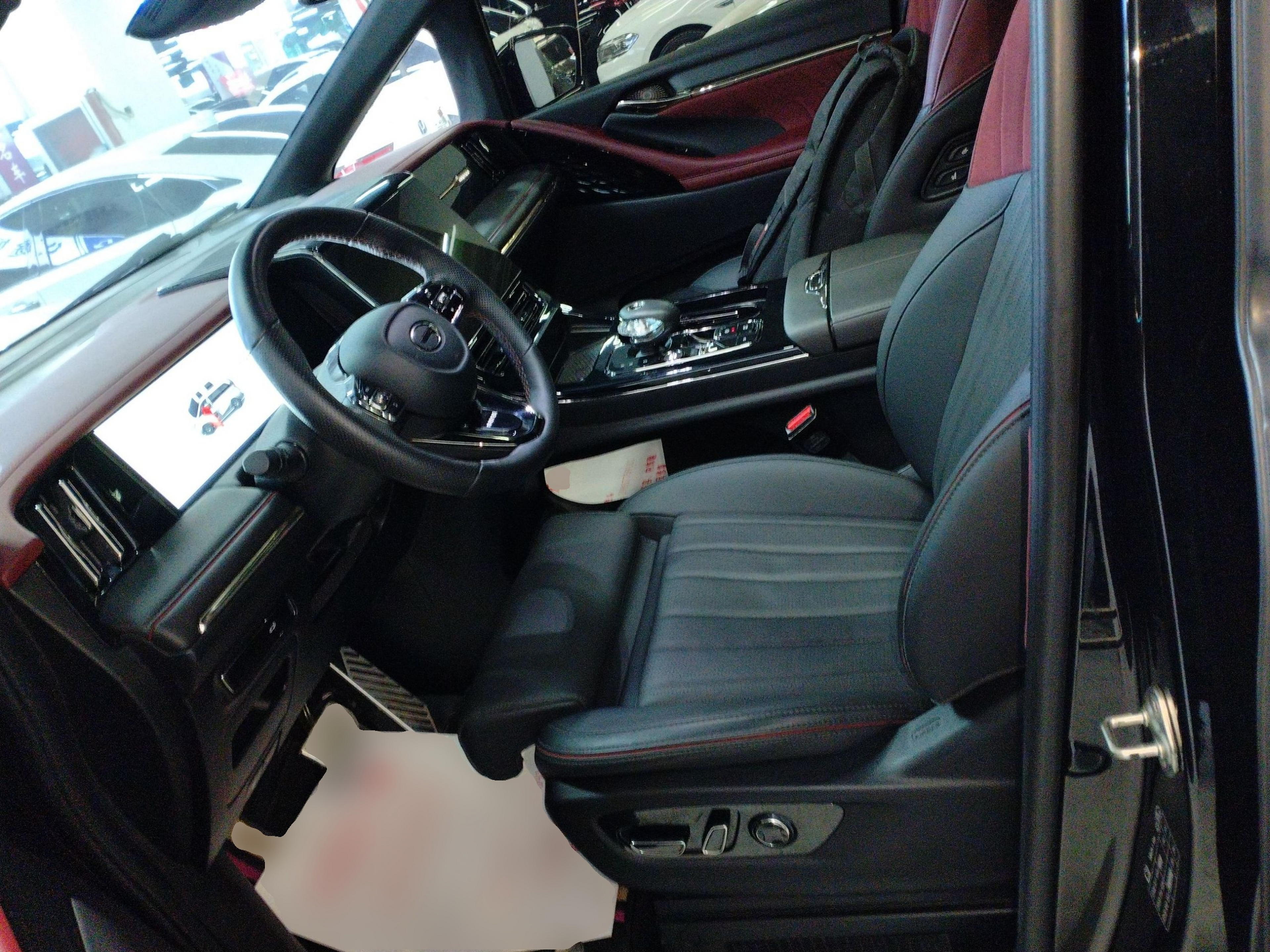 المقاعد الأمامية داخل السيارة