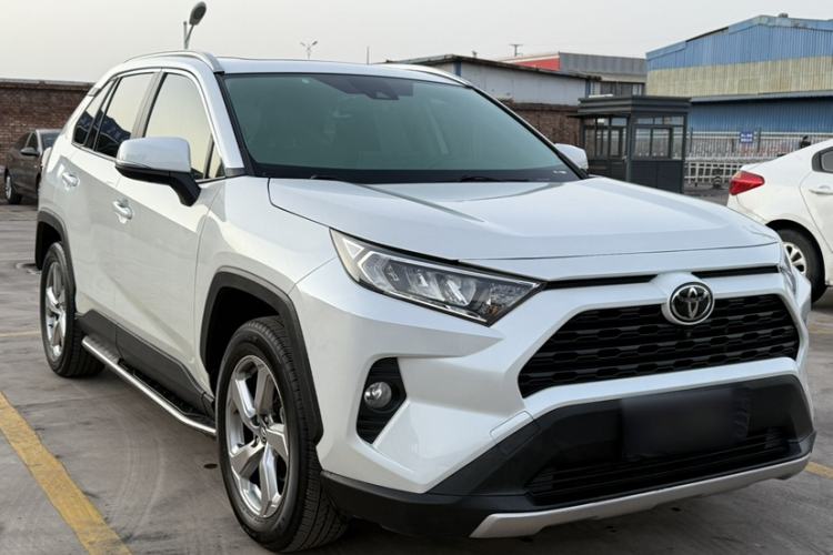 Used Toyota RAV4 2022 2.0L CVT Two-Wheel Drive Fashion Edition
