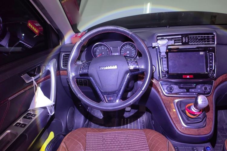 Used Haval H6 2015 Revised Version Sport Edition 1.5T Manual Transmission Two-Wheel Drive Elite Grade
