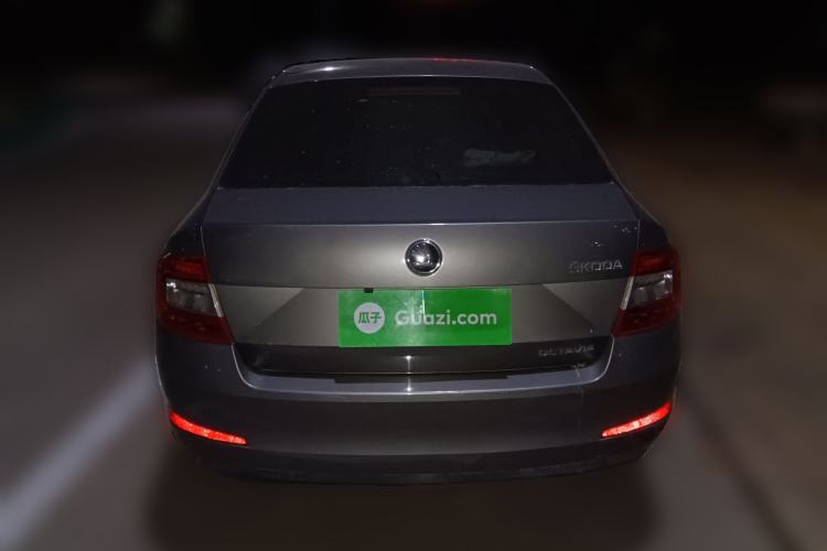 Used Skoda Octavia 2015 1.6L Manual Eado Edition
