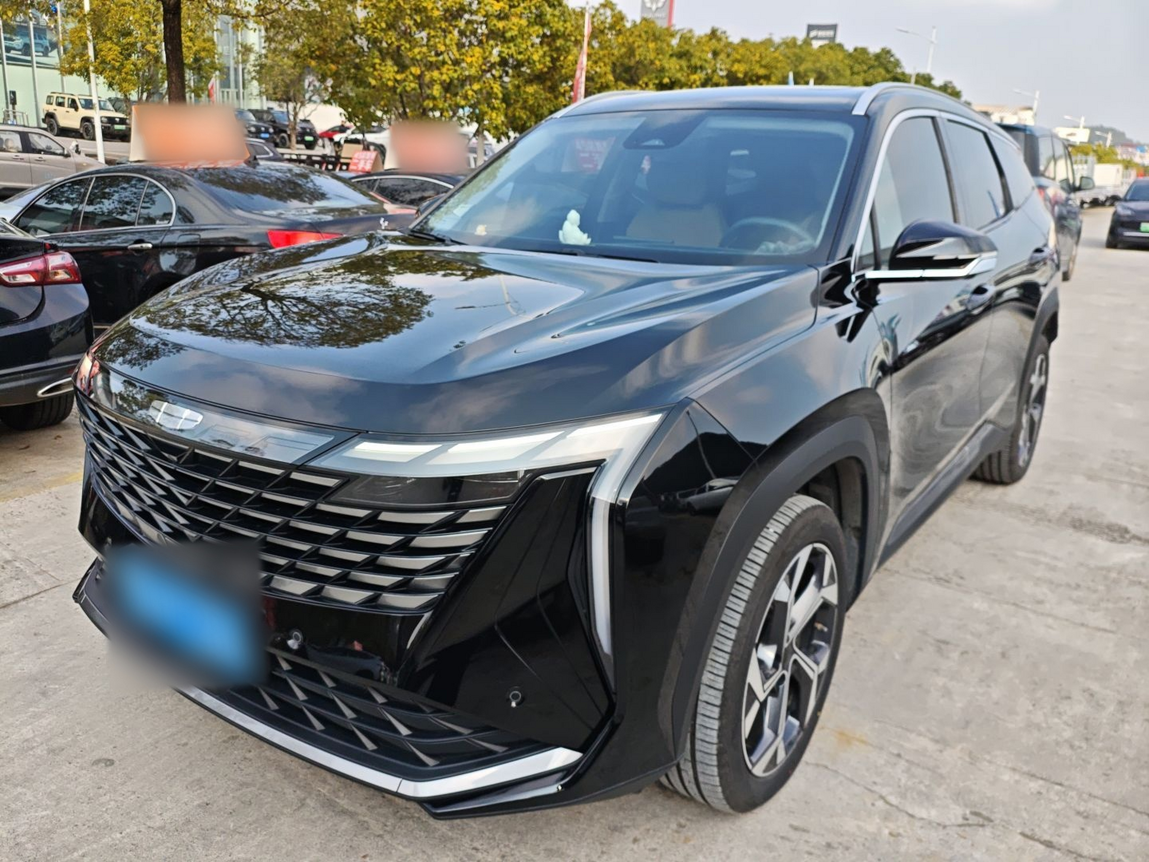 Под передней частью автомобиля