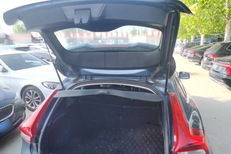 Used Volvo V40 2014 2.0T Zhiyi Version
