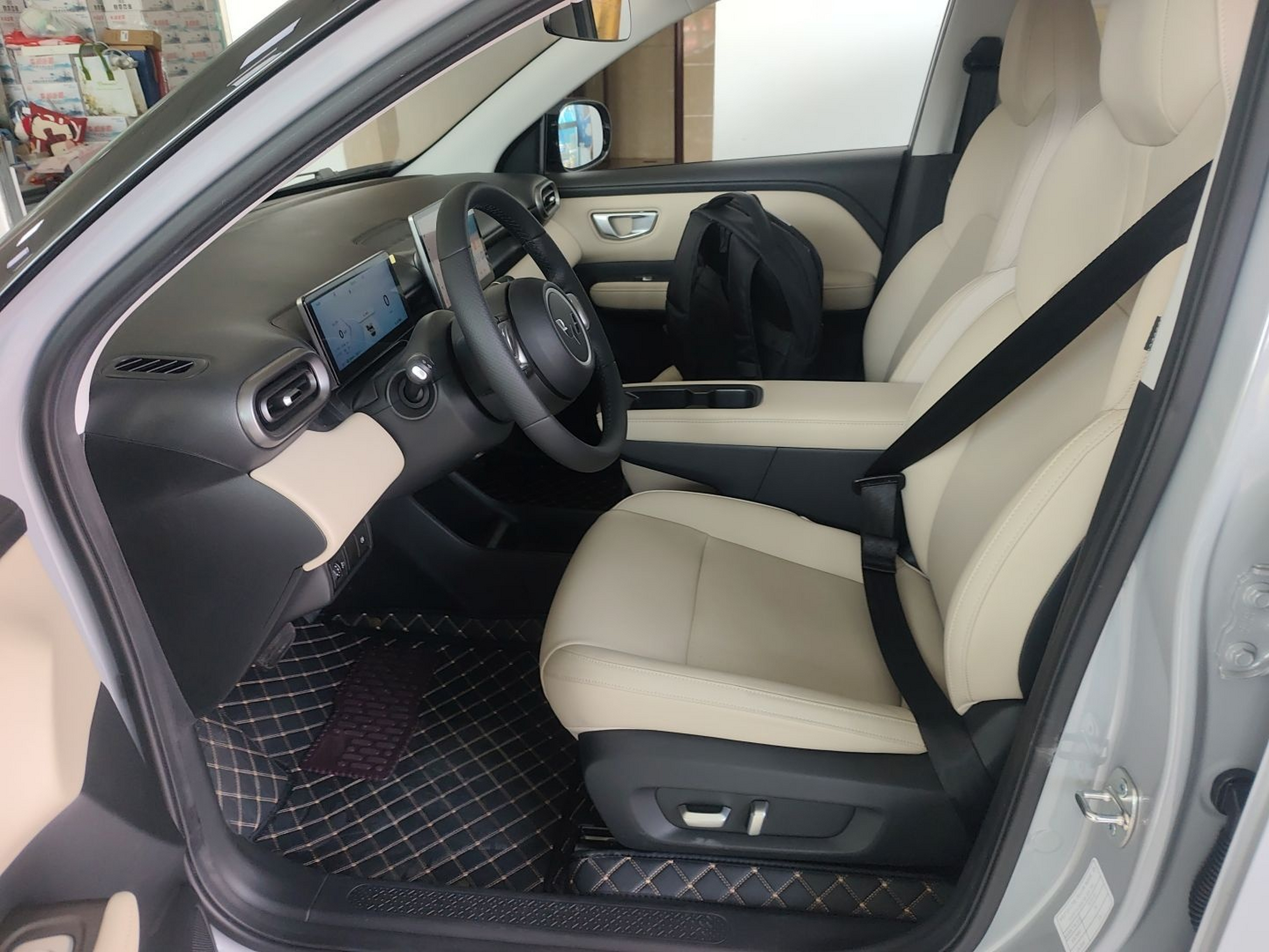 Переднее сиденье в автомобиле