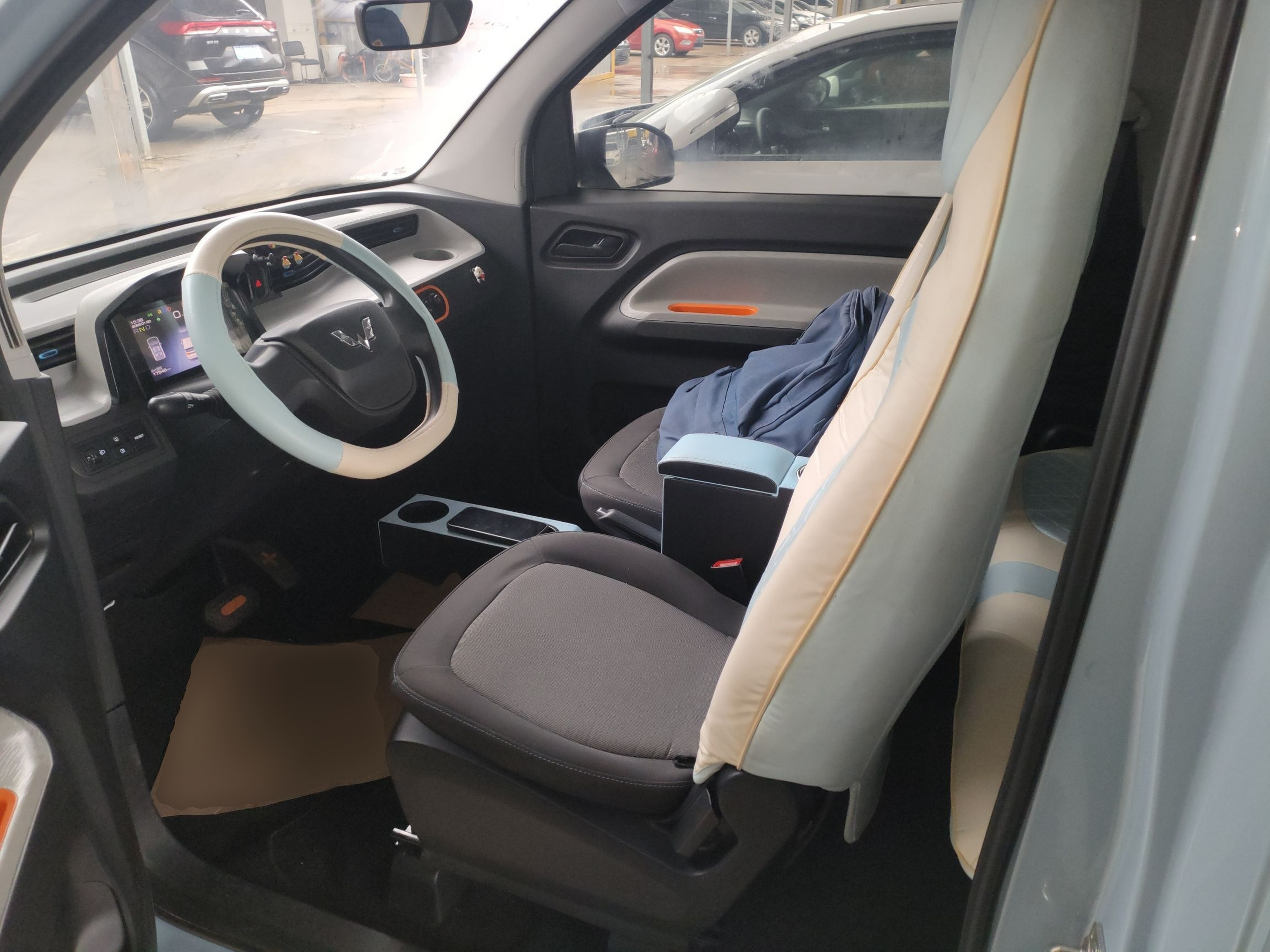 Переднее сиденье в автомобиле