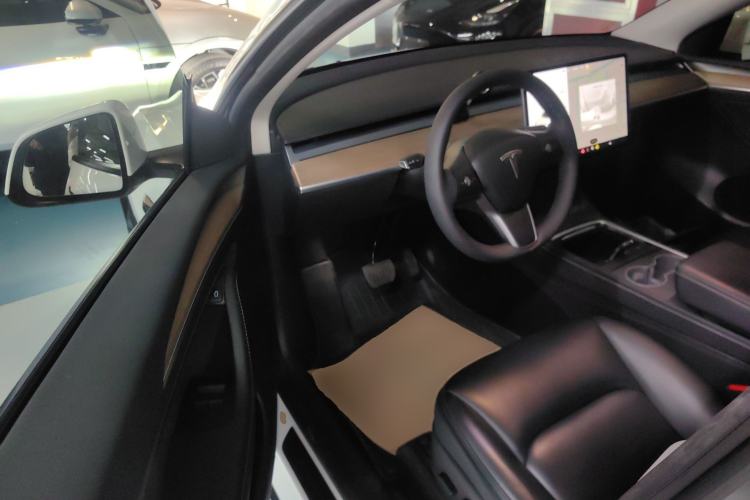 Used Tesla Model Y 2021 Long-Range All-Wheel-Drive Version 3D7