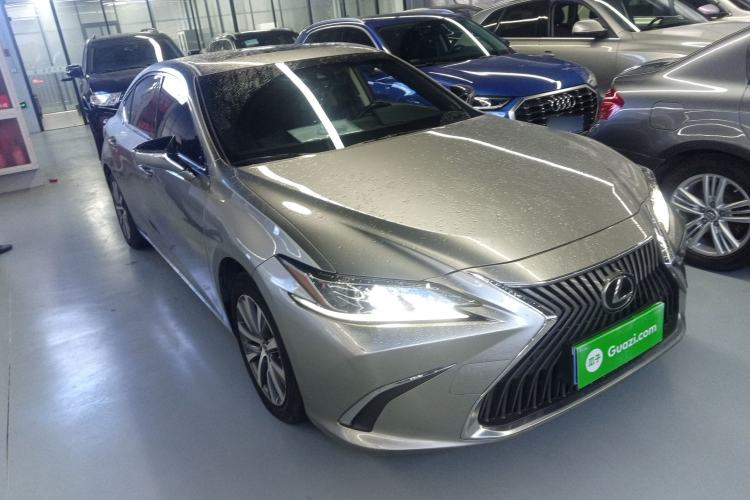 Used Lexus ES 2018 260 Excellence Edition China VI Standard
