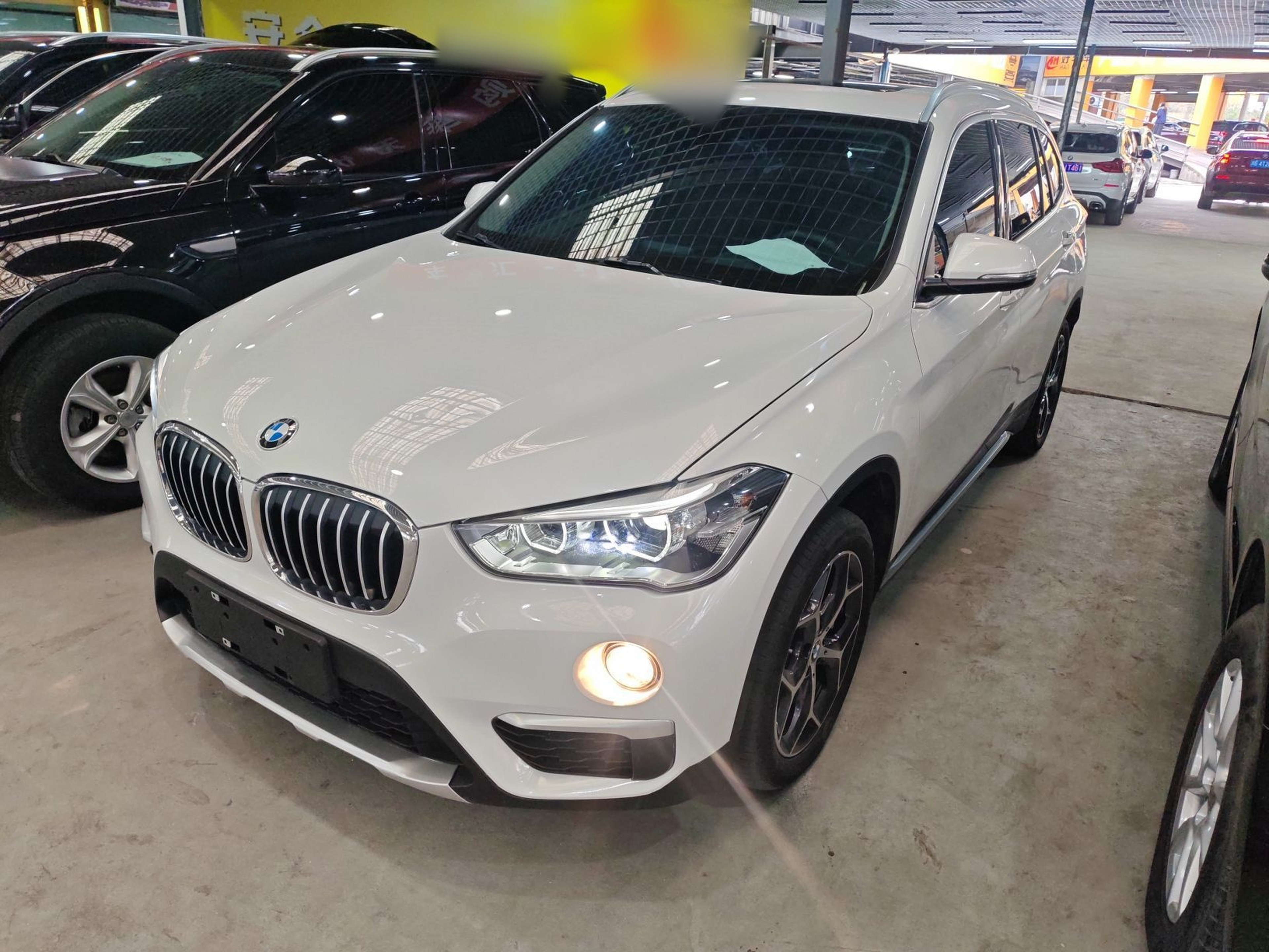 Под передней частью автомобиля