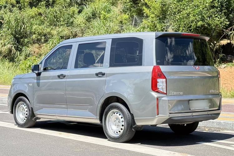 Used Wuling Hongguang PLUS 2019 1.5T Manual Standard Version 7 Seats
