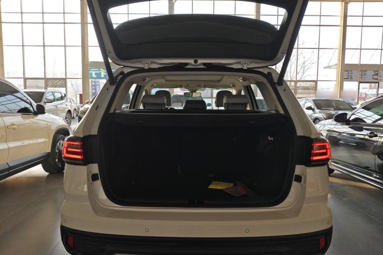 Used Volkswagen Tharu 2024 300TSI Two-Wheel-Drive Moon Luxury Edition
