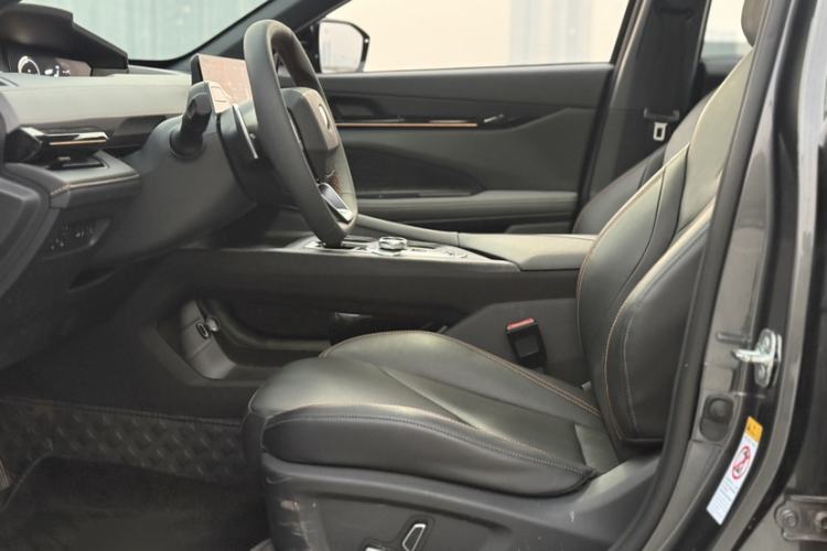 Used Changan UNI-V 2022 1.5T Prestige Version
