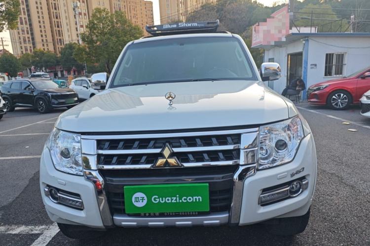 Used Mitsubishi Pajero 2018 V97 3.8L 5-Door GLS Sunroof Dual Differential – Middle East