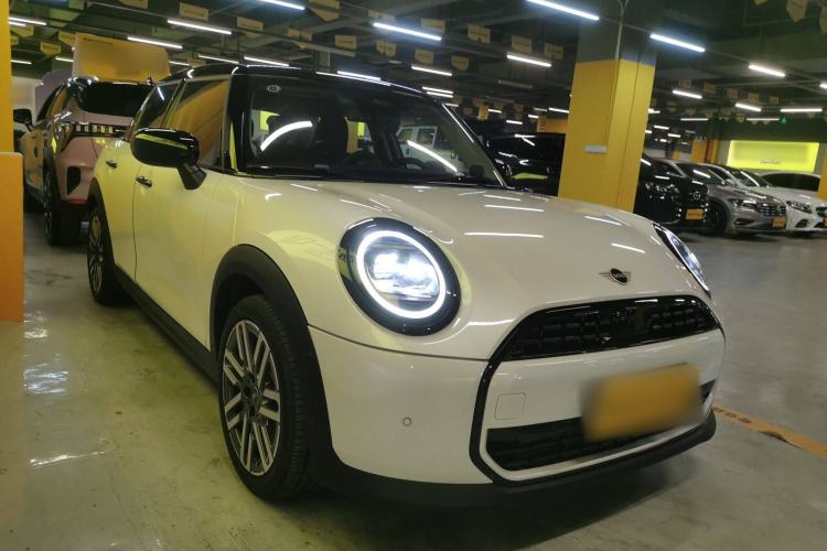 Used  MINI 2025 1.5T COOPER Classic Edition Five-Door Version
