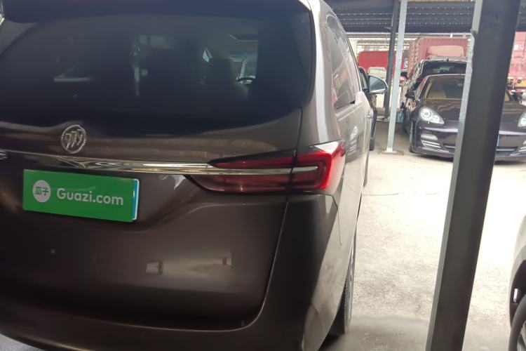 Used Buick GL8 2023 Facelifted Land Cruiser Executive Luxury Version
