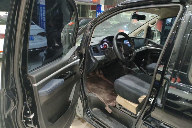 Used FORTHING Lingzhi 2023 M5L 1.6L Base Model 7 Seats
