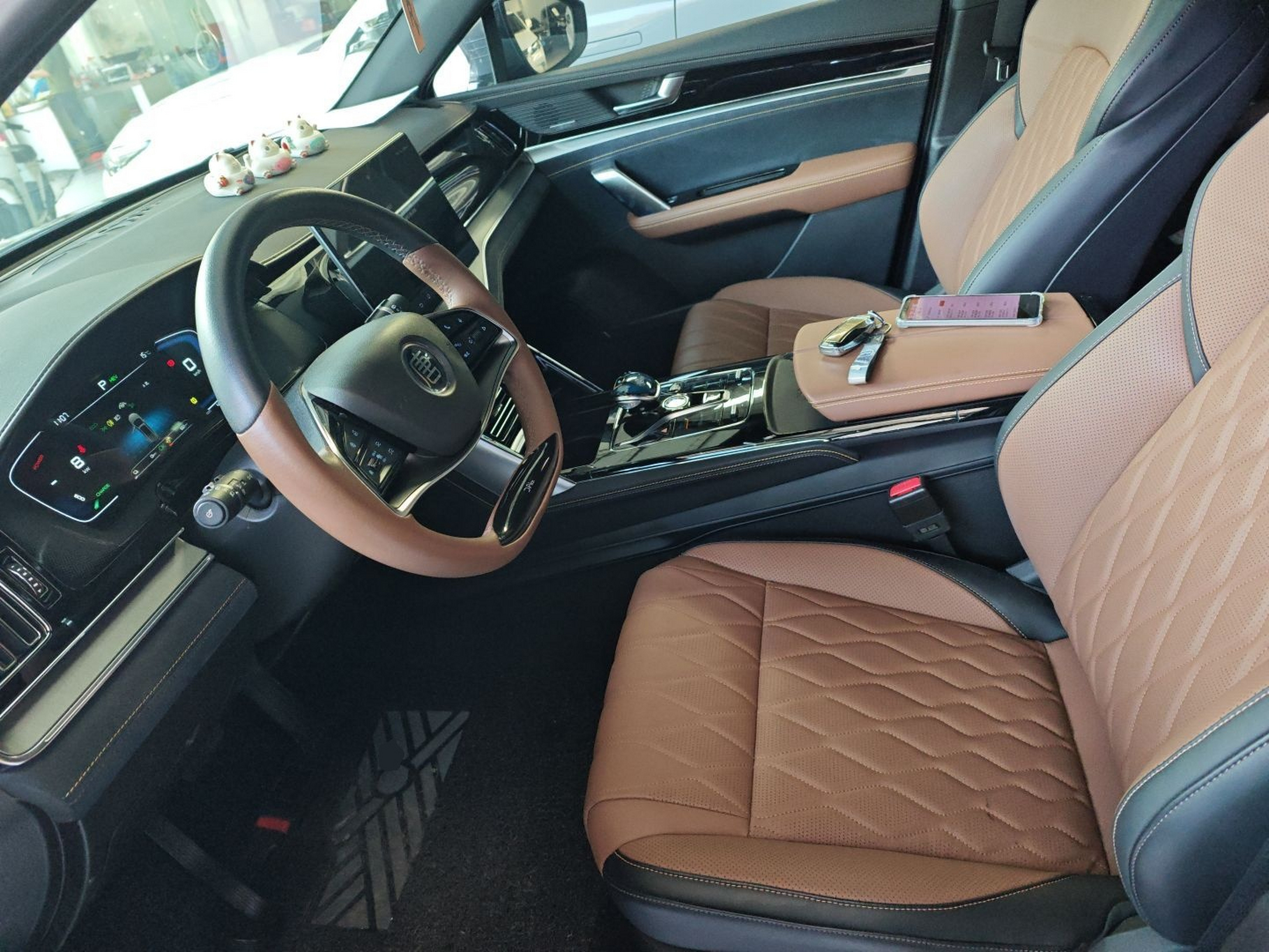 المقاعد الأمامية داخل السيارة