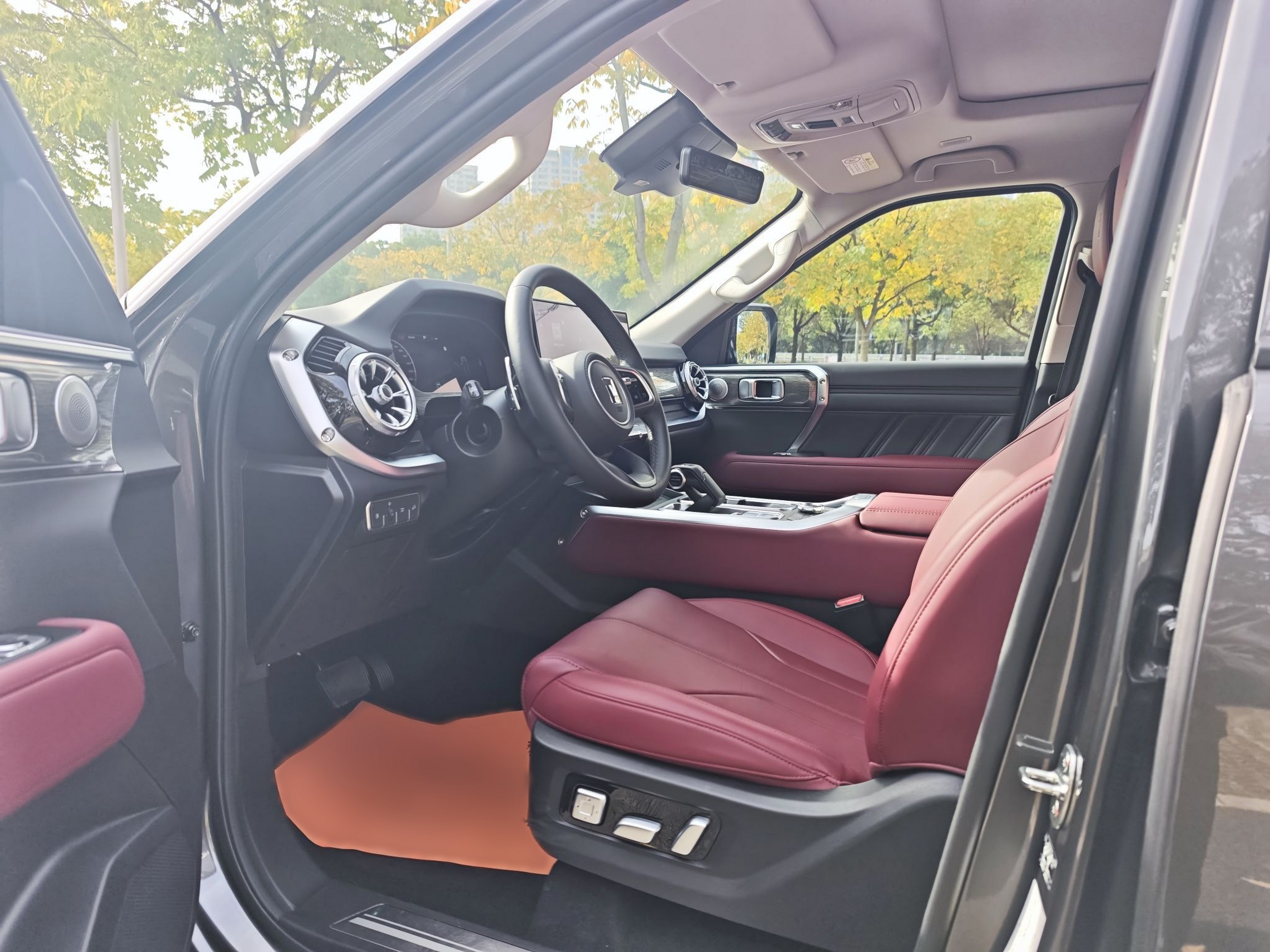 المقاعد الأمامية داخل السيارة