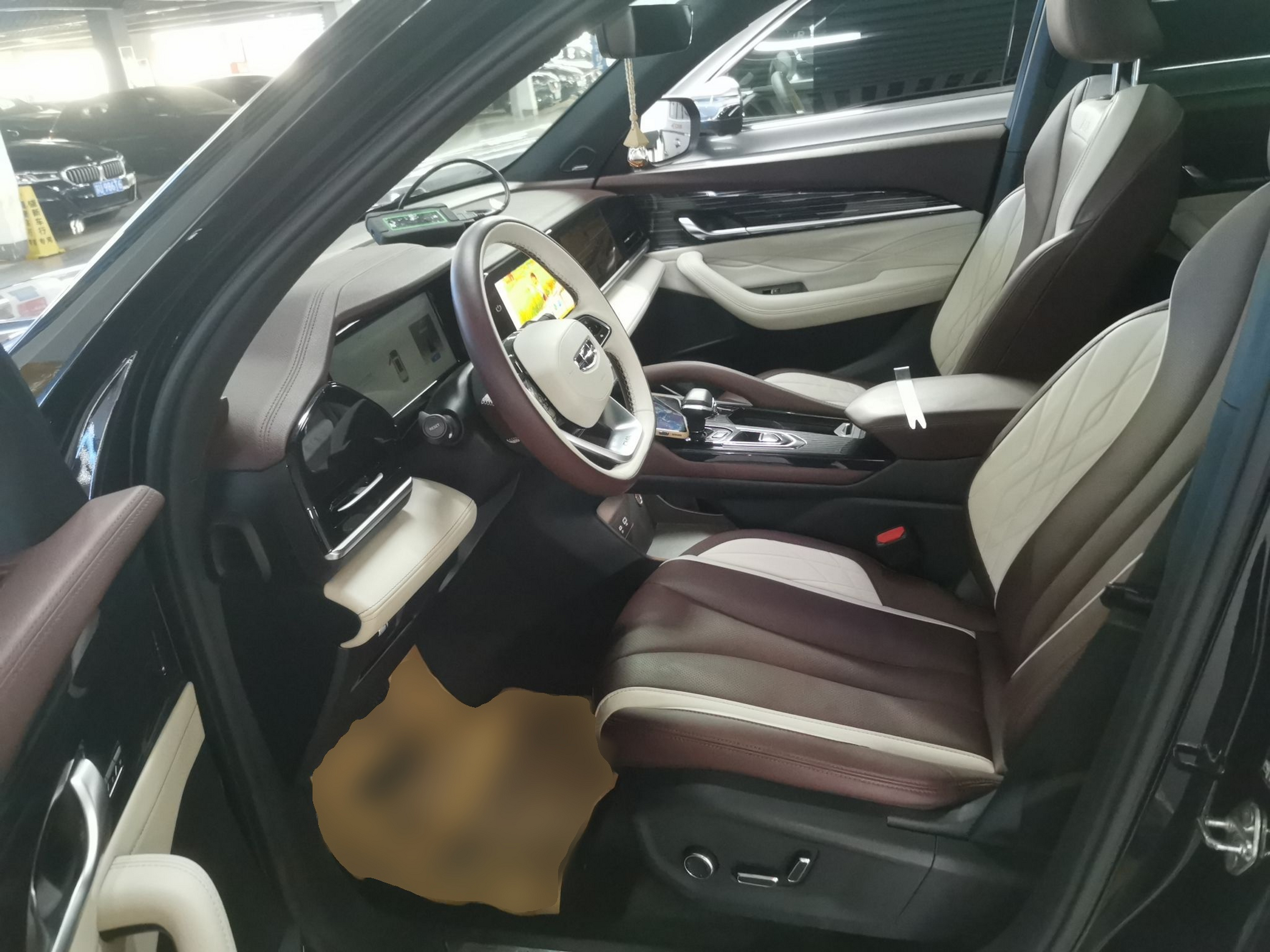 Переднее сиденье в автомобиле