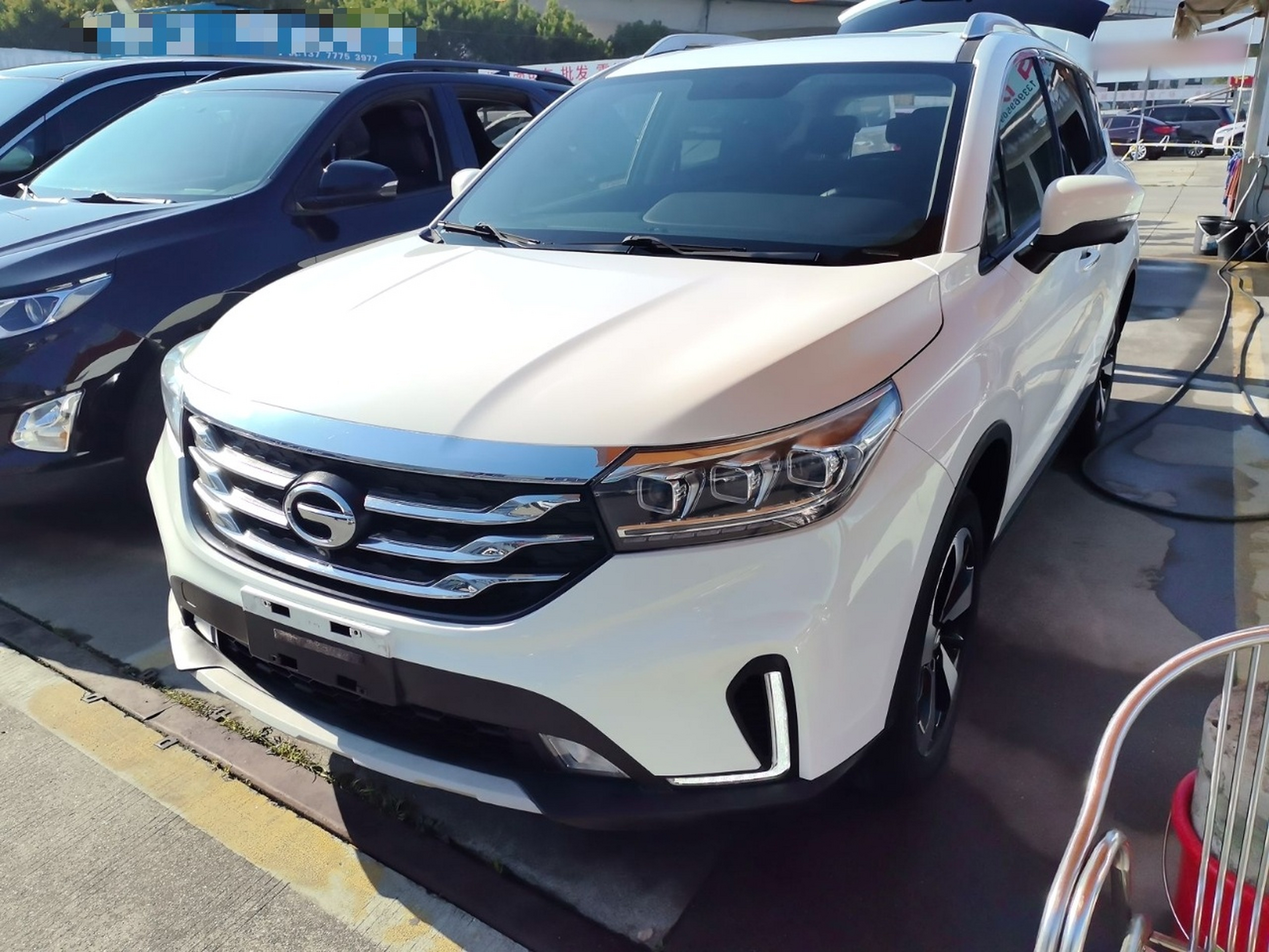 Под передней частью автомобиля