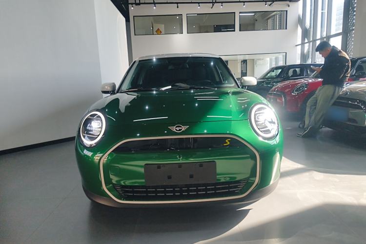 Used  Electric MINI COOPER 2024 452km COOPER SE Artist